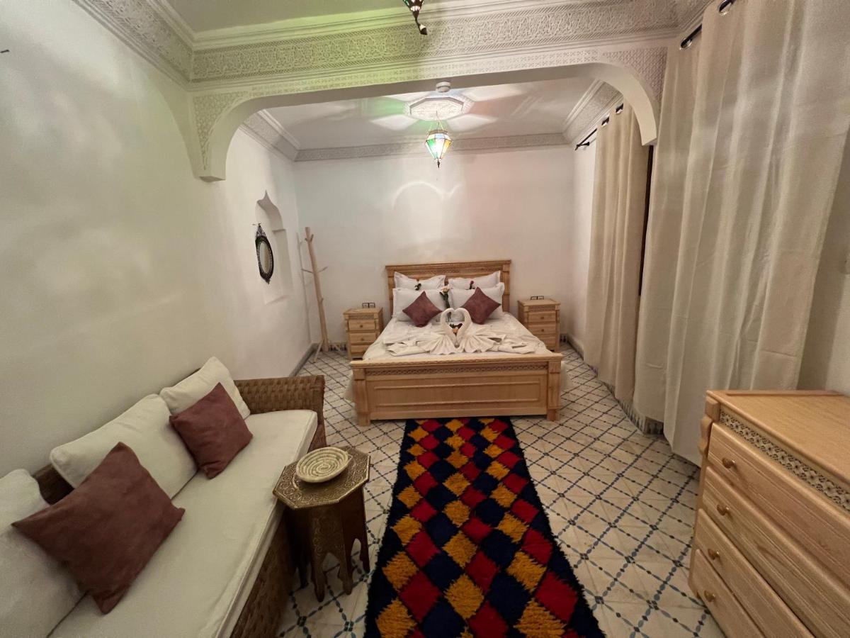 Deluxe Double Room Bath,1298875834:JPEG